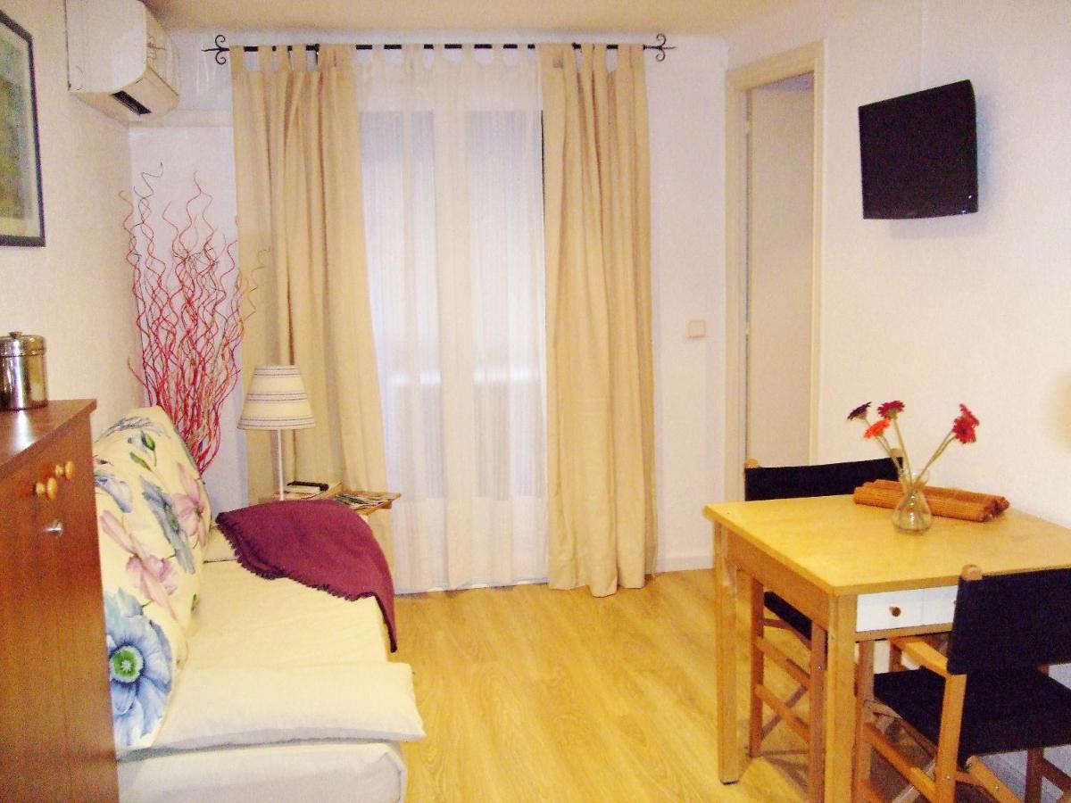 Economic Rambla Suites Apartment *